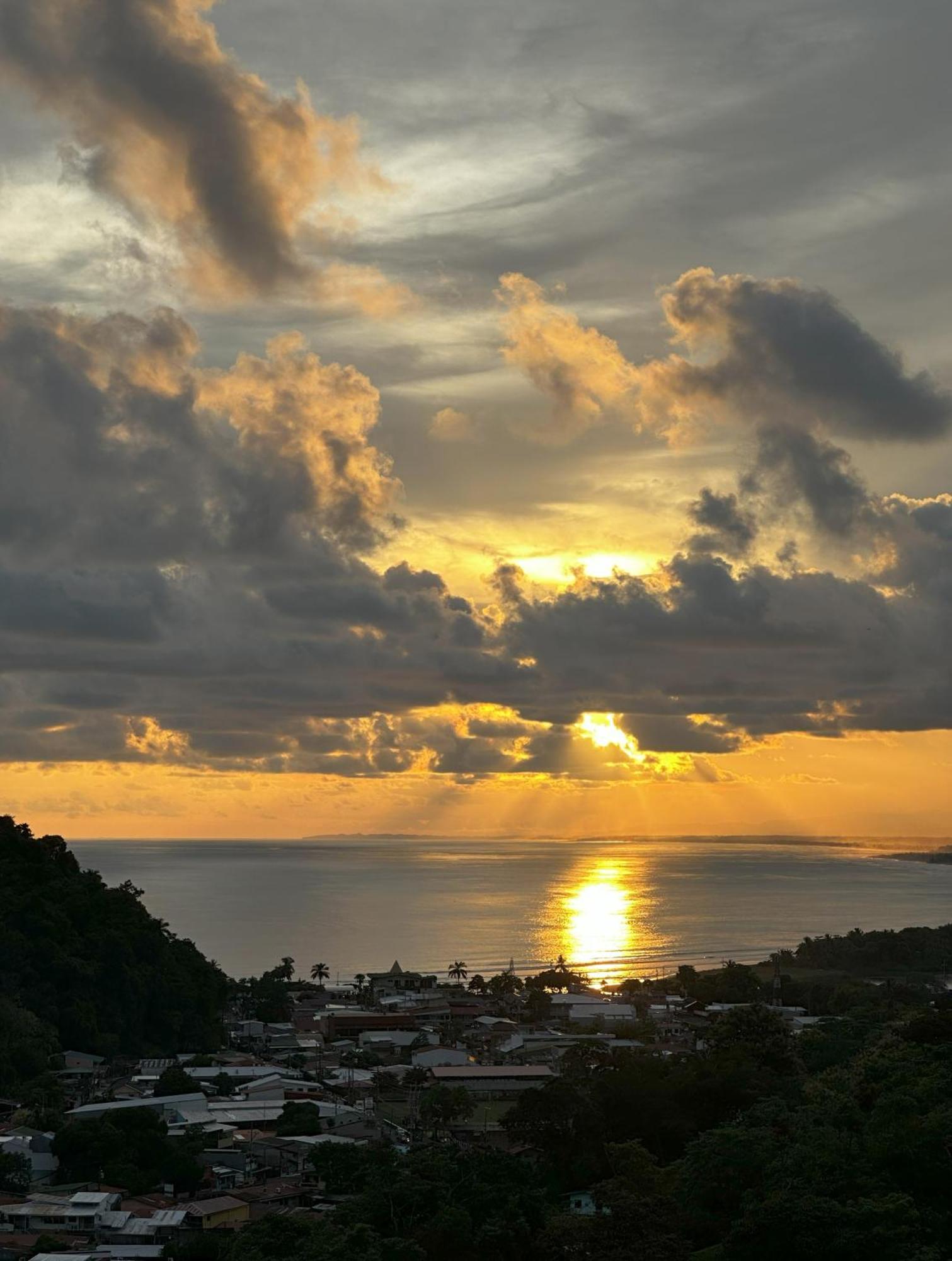 Vista Del Pacifico. Lejlighed Quepos Eksteriør billede